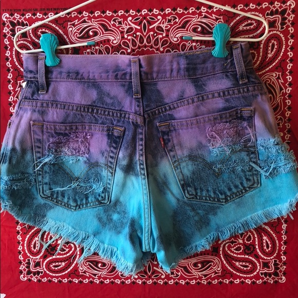 Vintage Levi’s runway dreamz shorts - Picture 3 of 4